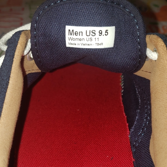 Van's - Picture 5 of 5